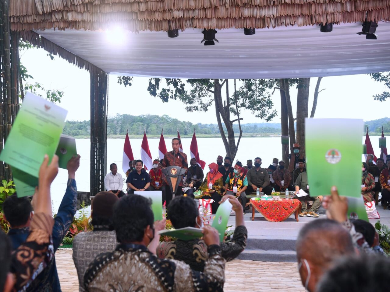 Foto Serahkan Sk Hutan Sosial Dan Tora Presiden Jokowi Manfaatkan Untuk Kesejahteraan 6822